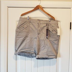 Gloria Vanderbilt Shorts, Size 18, NWT